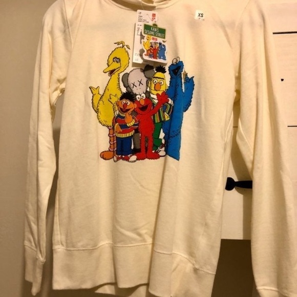 KAWS uniqlo hoodie Sesame Street - Picture 6 of 10